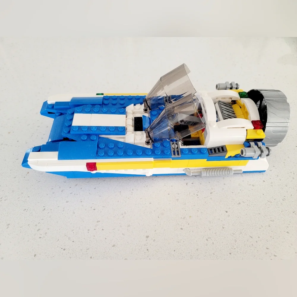 LEGO Creator Aviation Adventures 31011 Sleek Speedboat - Picture 2 of 5